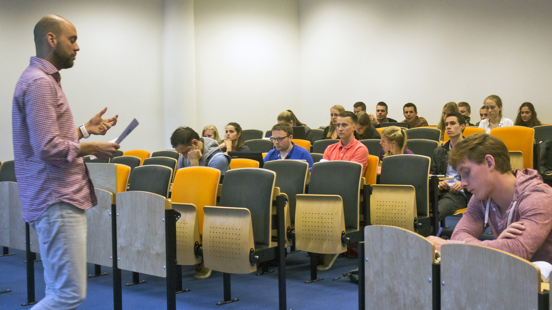 Hbo op koers met extra docenten - Punt.